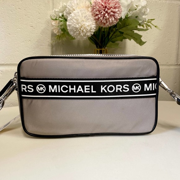 Michael Kors 35H9SY9C5C Small Camera Crossbody Shoulder Bag IN PEARL GREY - Picture 2 of 8